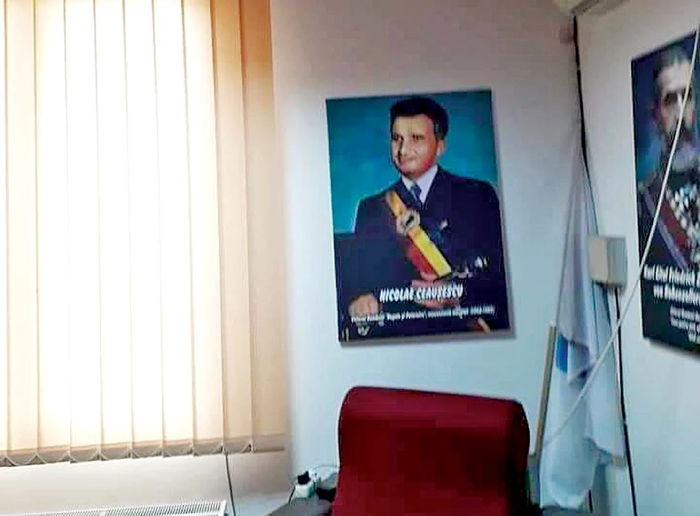 Tabloul cu dictatorul Nicolae Ceauşescu, primit cadou