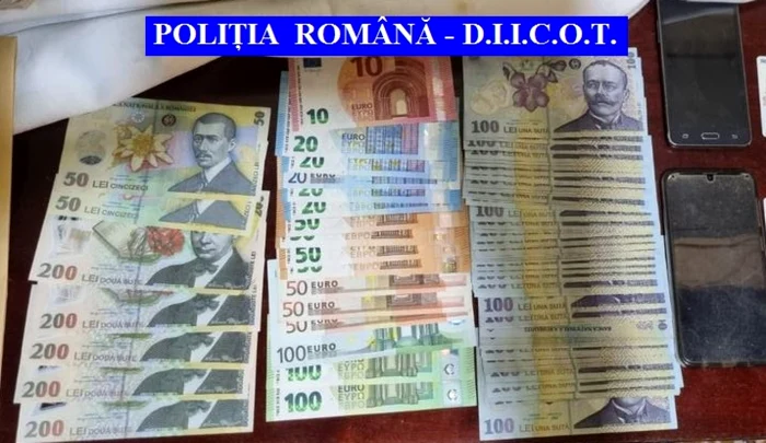 Percheziţii într-un dosar de fraude informatice şi spălare de bani - infracţiuni transfrontaliere în 9 ţări europene şi SUA - confiscări Foto IPJ Sibiu