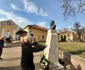 Mihai Donici la statuia lui Brâncuși de la Timișoara FOTO Ștefan Both