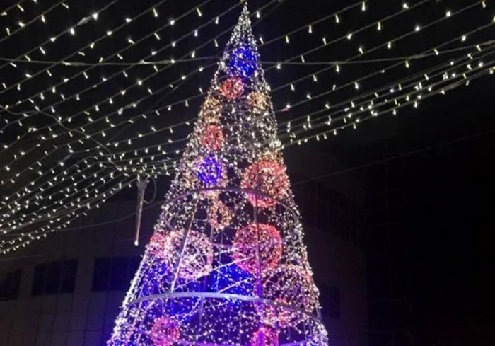 Iluminatul public festiva fost aprins în Craiova în această seară
