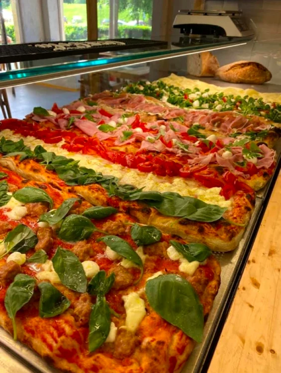 Roxana şi Marius Chiş pizzeria Bella Ciao Satu Mare Sursa arhiva personală