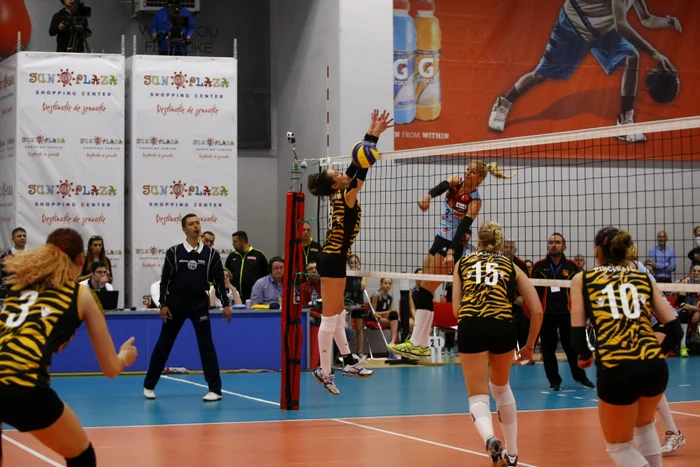 "Tigroaicele" de la CSM Bucureşti au dat de pământ cu turcoaicele de la Trabzon