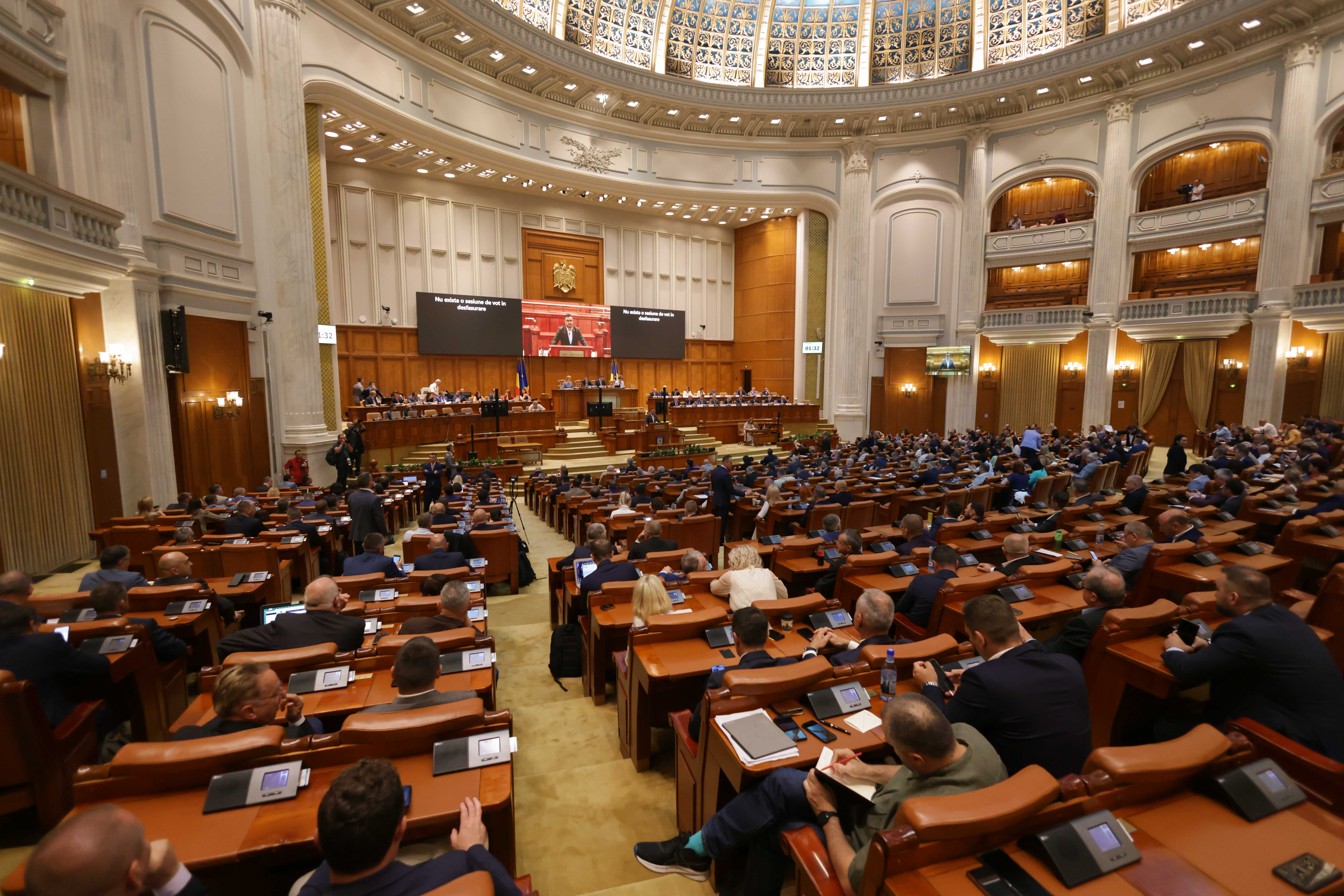 Moțiunea de cenzură împotriva Guvernului Bolojan este votată luni în Parlament FOTO George Călin