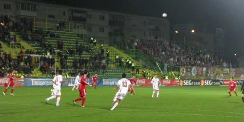 FC Internaţional va juca în această după -amiază cu Pandurii Tg. Jiu, pe stadionul " Nicoale Dobrin"