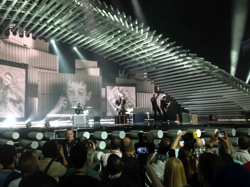 Eurovision 2015: Spectatorii au filmat reprezentația celor de la Voltaj