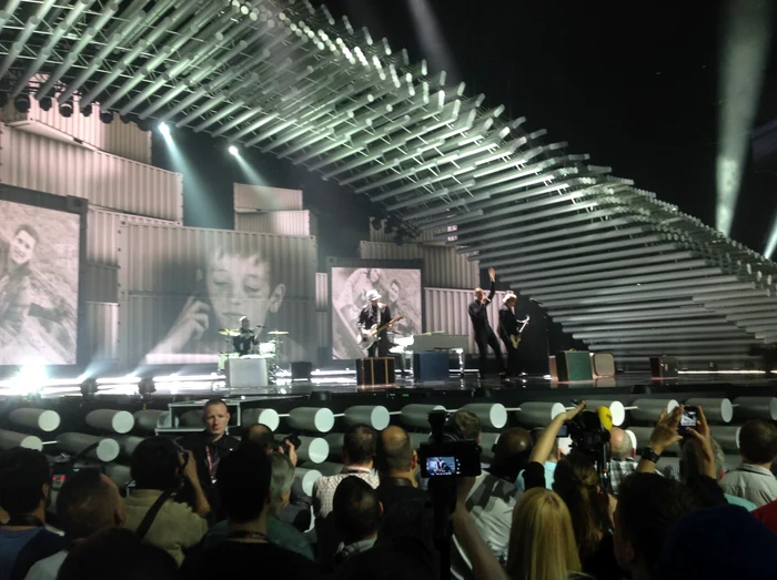 Eurovision 2015: Spectatorii au filmat reprezentația celor de la Voltaj