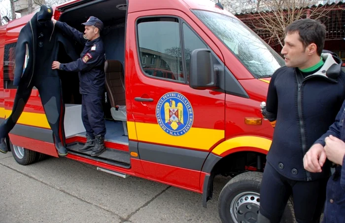 Grupa de scafandri a inspectoratului a primit o autoutilitară pentru transportul echipamentului   FOTO Florentin Coman