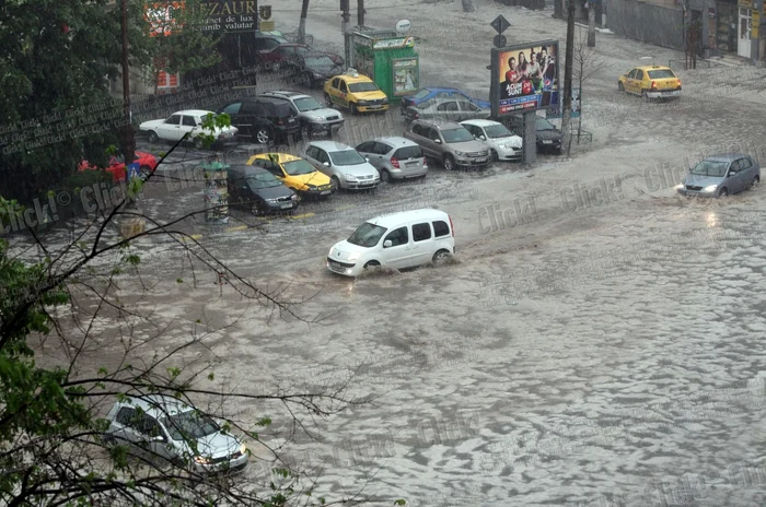 Bucureştiul inundat după furtuna de duminică, 4 mai. (Foto: Sever Gheorghe)