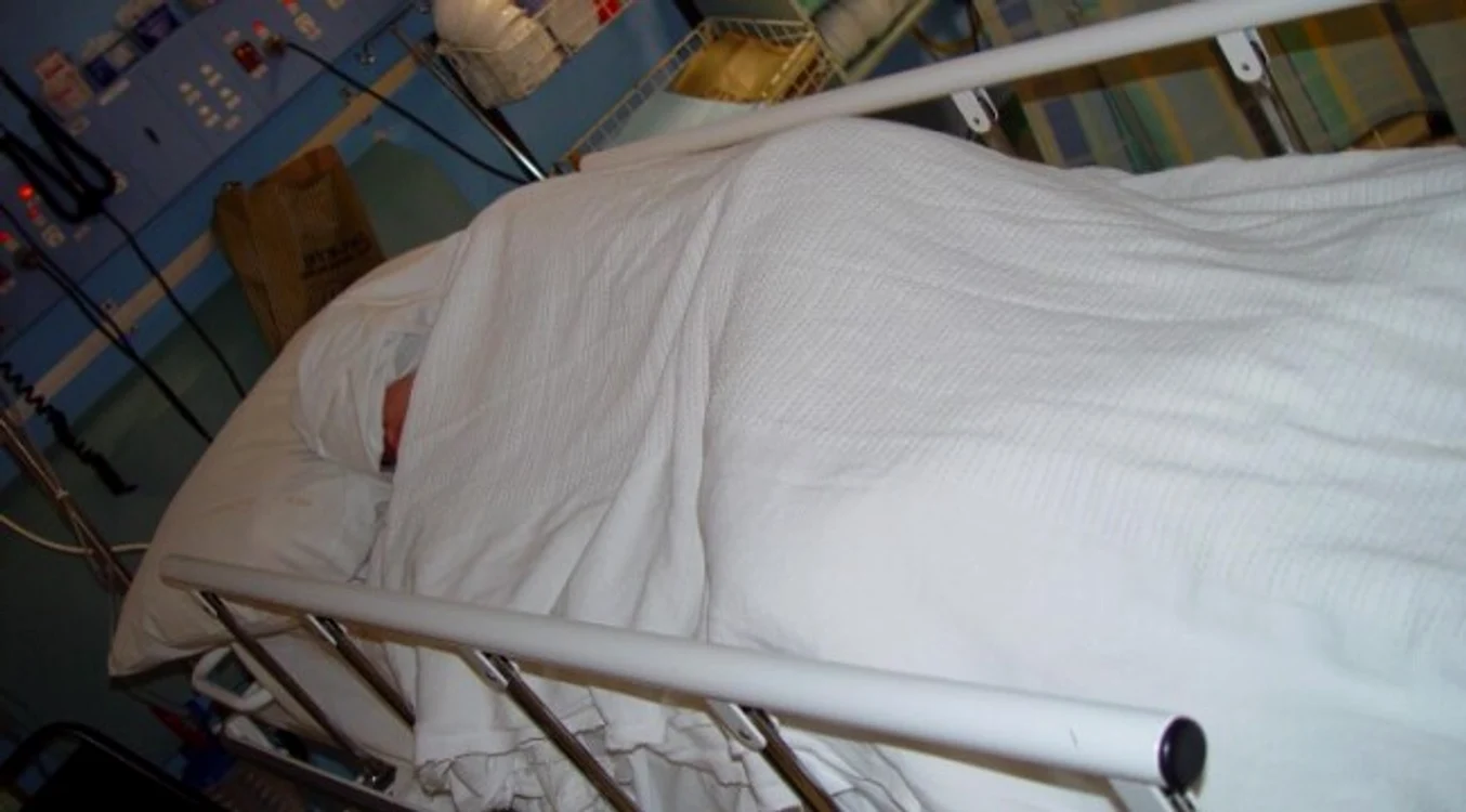 Bărbatul bătut a fost luat cu salvareaFoto: captură știrileprotv.ro