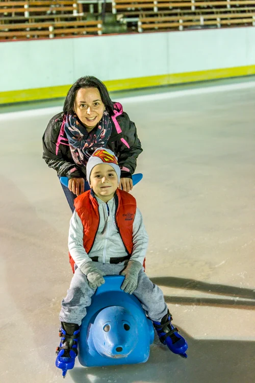 Raluca a venit să testeze gheața în premieră, alături de fiul său, Alexandru