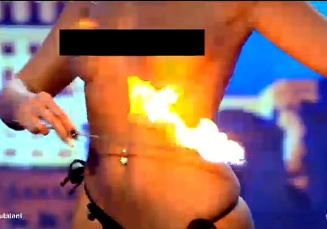 Românii au Talent: Concurenta a rămas în sânii goi în faţa juriului Foto: captură Pro Tv