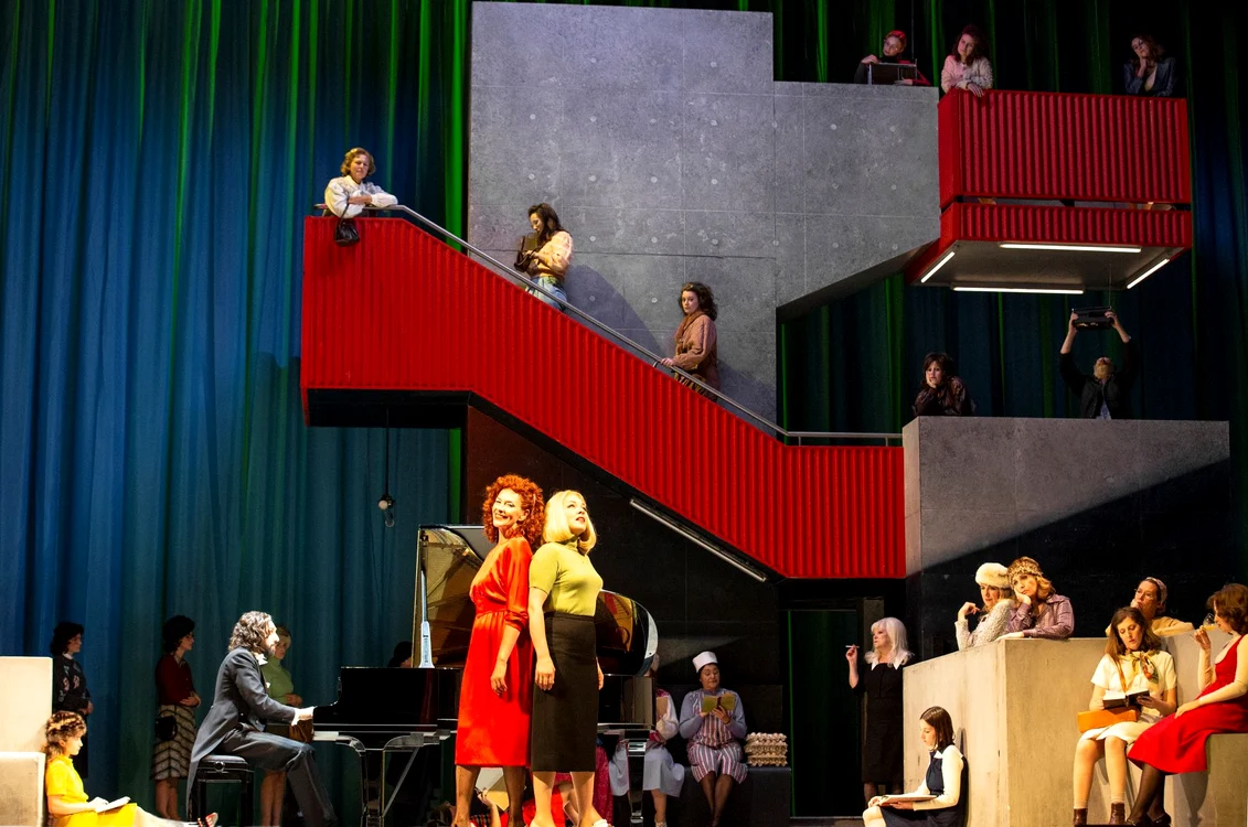 Scenă din „Dama de pică” – pianistul Alfredo Abbati, Charlotte Hellekant, Anna Nechaeva