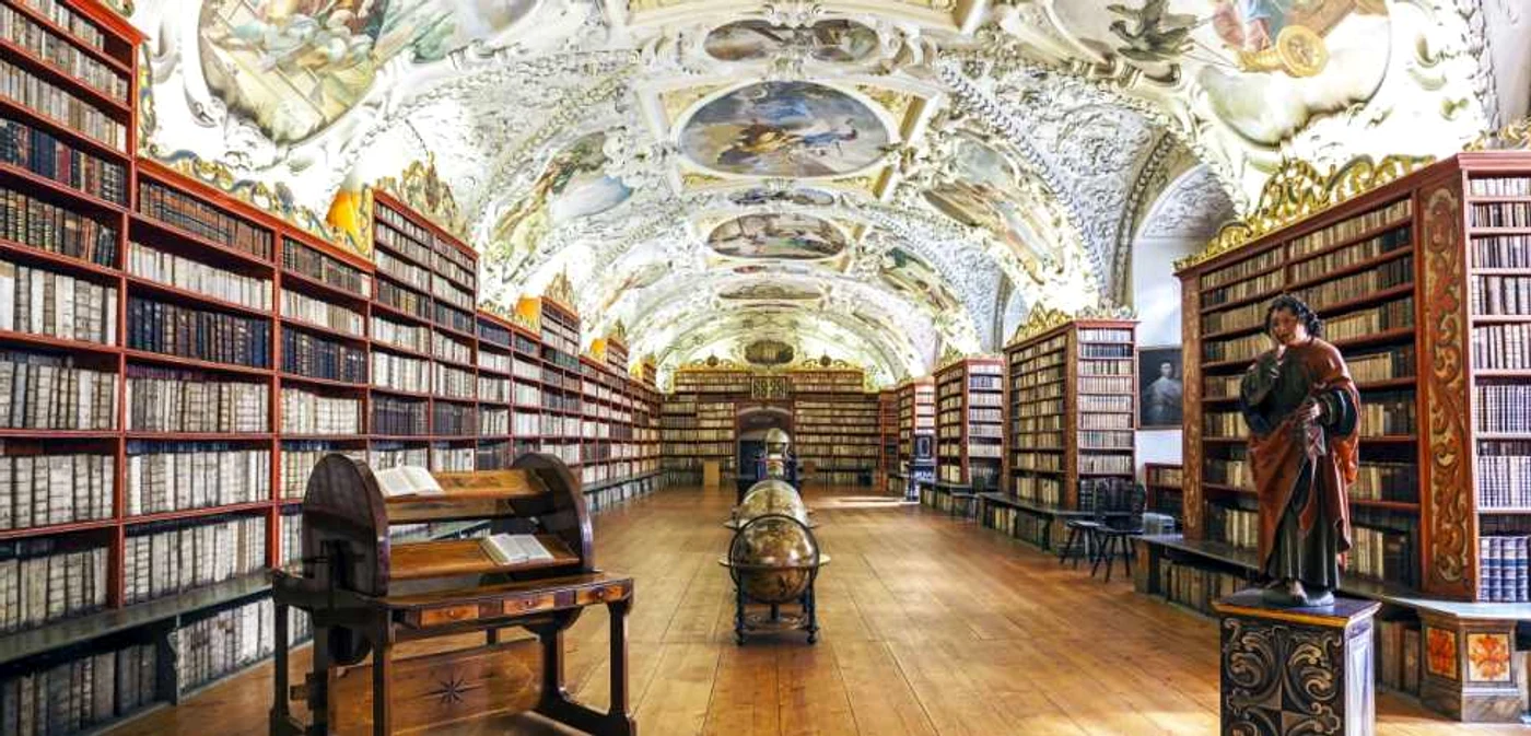Biblioteca Mănăstirii Strahov din Praga, Cehia, este considerată una dintre cele mai frumoase astfel de „temple” ale cărţii din întreaga lume. FOTO Business Insider