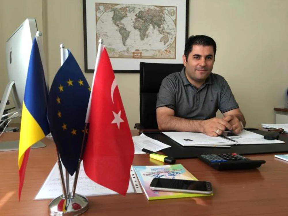 
    Mustafa OZeste managerul al Liceului Internaţional de Informatică Bucureşti, parte din grupul școlilor Lumina  