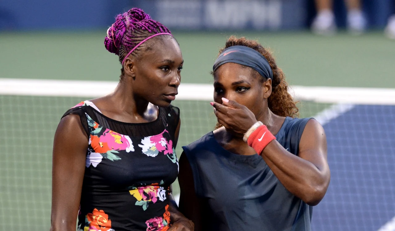 Venus (stânga) şi Serena s-au întâlnit în finala de la Australian Open 2017, când sora mai mică a câştigat, scor 6-4, 6-4