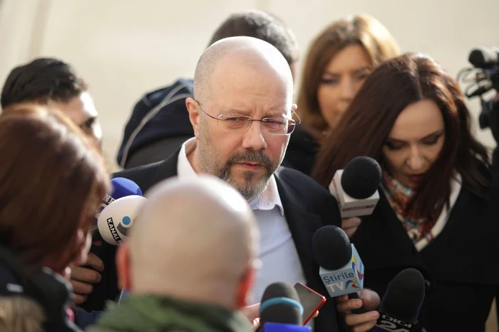 
    Panourile avertizează să fie păstrată distanțarea socialăfoto: Mihai Ionescu  