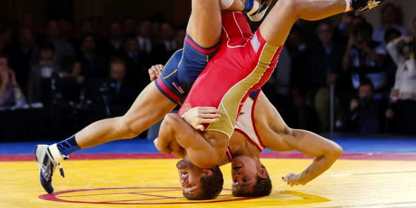 lupte Saba Khubetzhty (s)  David Taylor (d) foto reuters