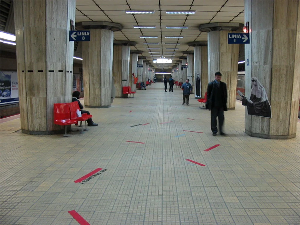 
    Lucrările la noua magistrală de metrou către Drumul Taberei au dus la prăbușirea terenului la stația EroilorFoto: bucuresti.wikia.com  