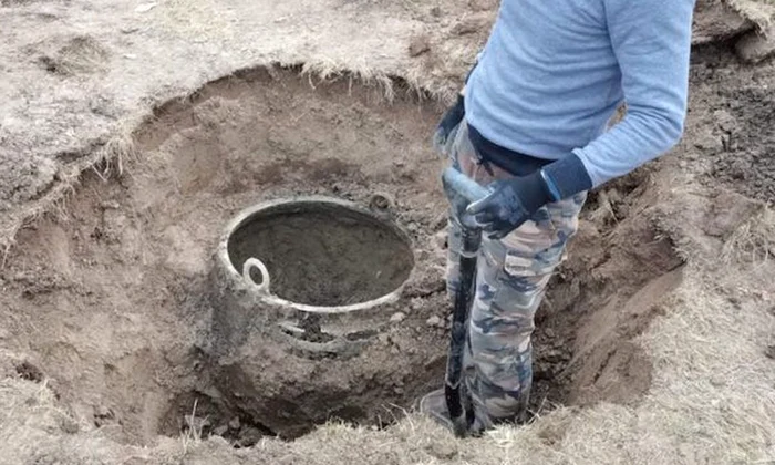 Descoperire arheologică în Prahova  Un vas celtic, vechi de 2 500 de ani, a fost confundat inițial cu un tun jpeg