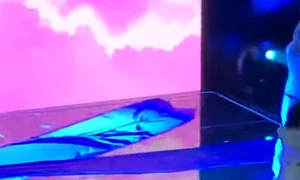 Paula Abdul a căzut pe scenă în timpul concertului din Mississippi din cauza tocurilor înalte jpeg