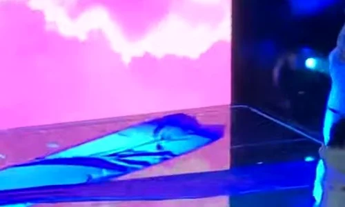 Paula Abdul a căzut pe scenă în timpul concertului din Mississippi din cauza tocurilor înalte jpeg