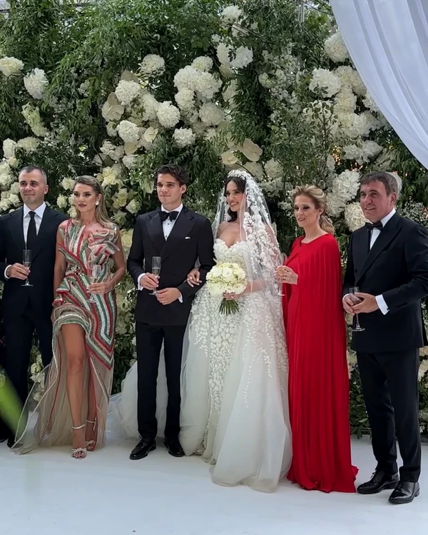 nunta Ianis Hagi si Elena Tanase cu flori de la Floraria Iris a lui Nicu Bocancea   Facenbook  (7) jpg