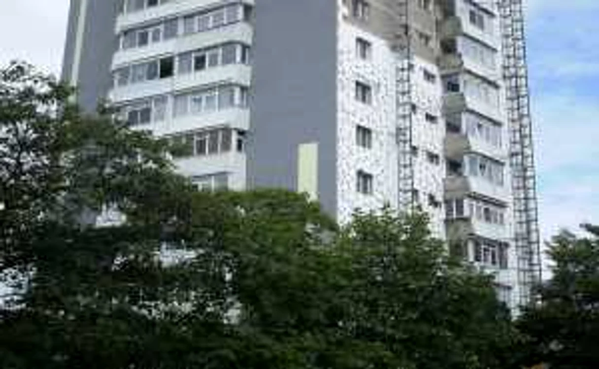 Lucrările la blocurile cu zece etaje din Slatina se dovedesc a fi lungi şi anevoioase