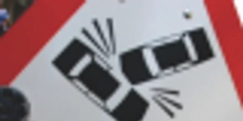 Fetiţa de 8 ani a fostr lovită d eun poliţist din Calafat în timp ce încerca să traverseze strada