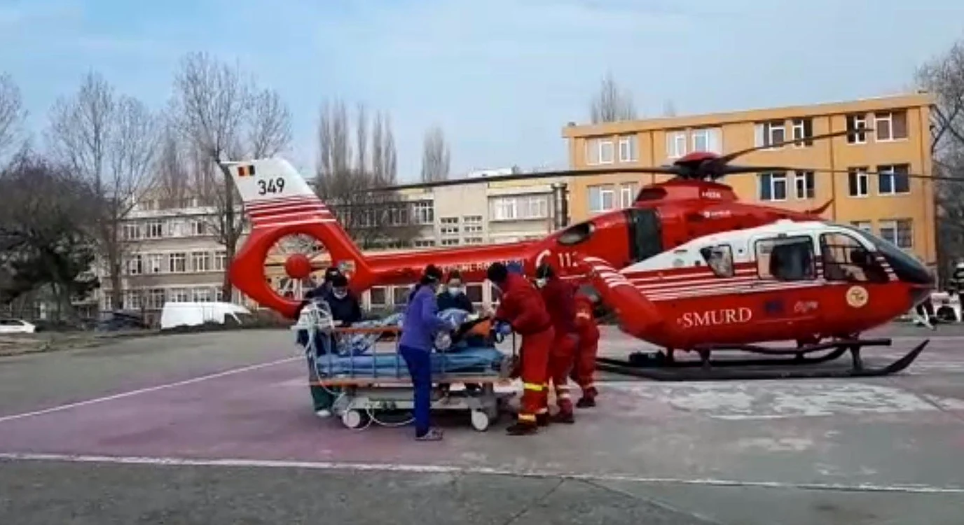Bărbatul a fost adus cu elicopterul la BucureştiFoto: observatornews.ro