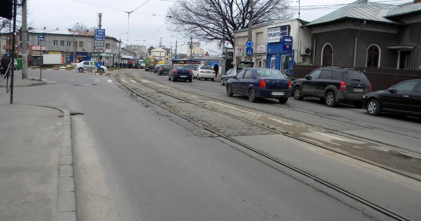 Lucrările de pe strada Ghe. Doja se execută în două etape. FOTO Adevărul Ploieşti