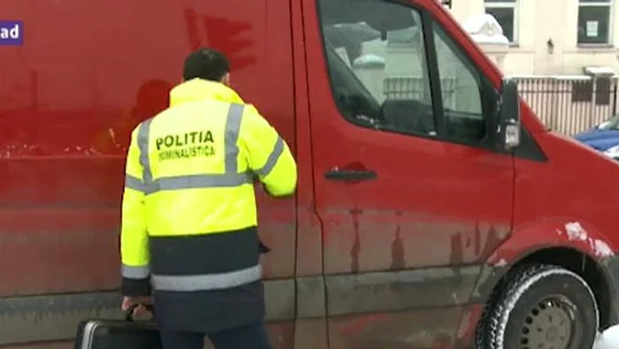 
    Duba Poștei a fost parcată în fața Gării din Constanța, un loc circulat dar asta nu a împiedicat hoții să-și facă treaba  