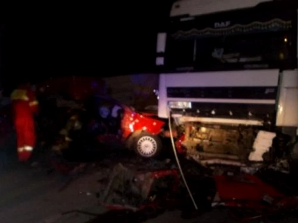 
    Accidentul a fost produs de o tânără care avea carnet de trei luni  