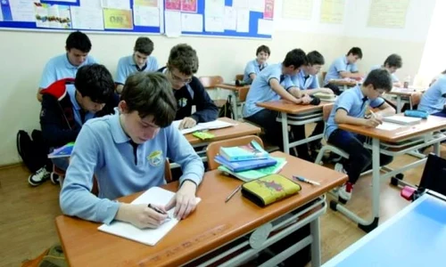 Domnule ministru Curaj, jos mâna de pe „Istorie“! Culmea competenţei în reformarea învăţământului preuniversitar: în loc de „Istorie“ să se predea „Educaţie pentru societate“ jpeg