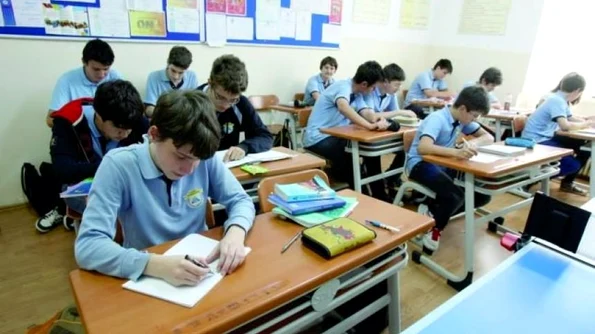 Domnule ministru Curaj, jos mâna de pe „Istorie“! Culmea competenţei în reformarea învăţământului preuniversitar: în loc de „Istorie“ să se predea „Educaţie pentru societate“ jpeg