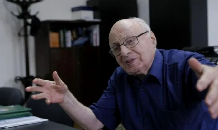 INTERVIU Solomon Marcus, academician: „Până la 20 de ani, am purtat numai hainele fraţilor mei“ jpeg
