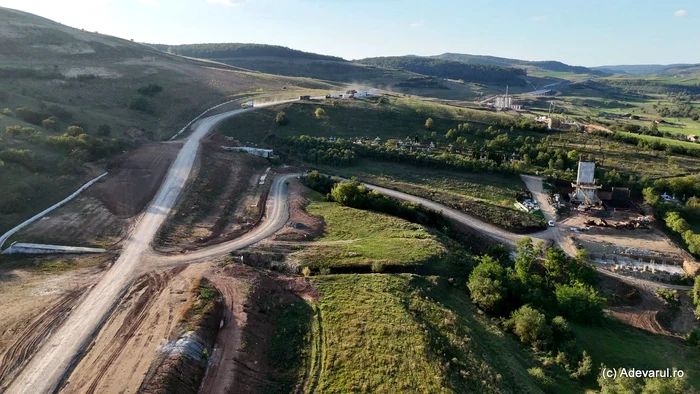 Zona de la Nădășelu unde traseul este deviat și va fi reidcat viaductul. Foto: Daniel Guță. ADEVĂRUL