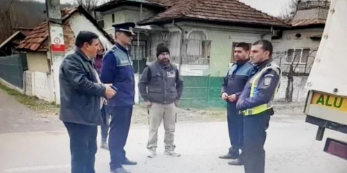 Primarul Dumitru Blejan din Scundu - Vâlcea şi scandalul cu porcii Foto arenavalceana ro