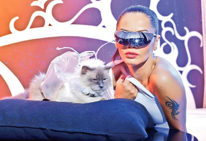 Marioara şi Oana au avut mereu o relaţie dificilă, iar bruneta nu şi-a iertat mama nici după moartea acesteiaFoto: Arhiva personală