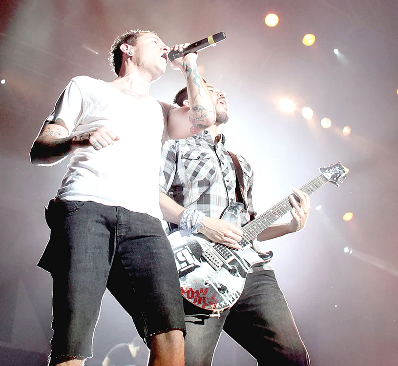 Linkin Park nu e doar o trupă de rock, ci un hibrid rock, hip-hop, electronic şi rock alternativ. Membrii trupei sunt originari din California