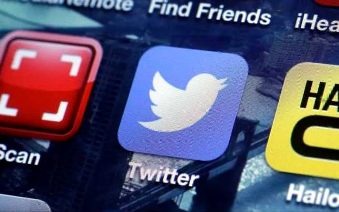 Identitate falsă pe Twitter
