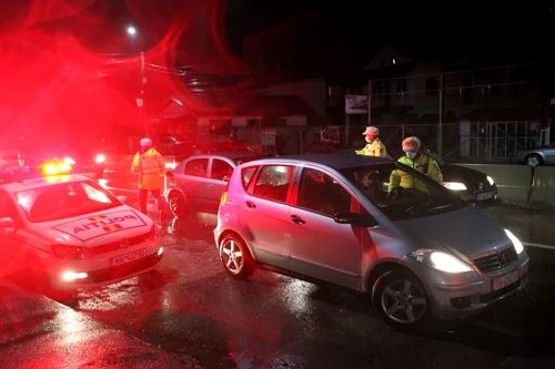 Filtru de poliţie după ora 10 seara în Bragadiru Ilfov 23 martie 2020 FOTO Sever Gheorghe