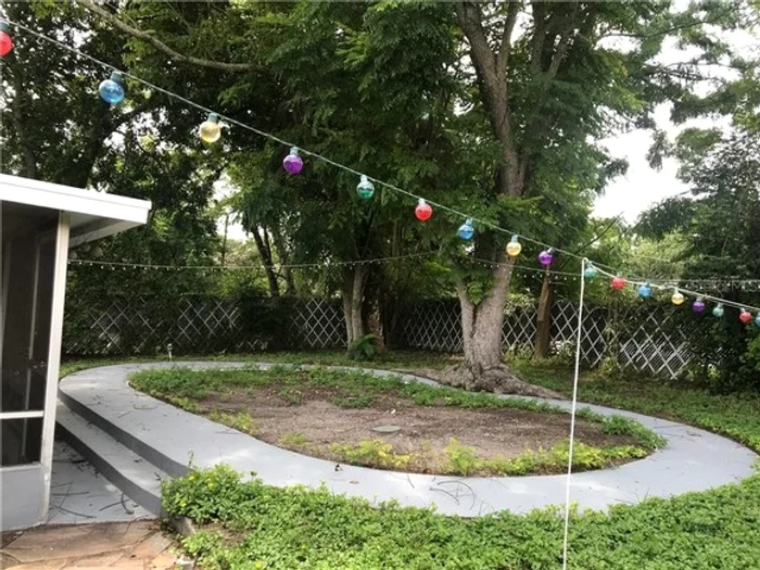 
    Curtea Casei din Orlando (Florida)  