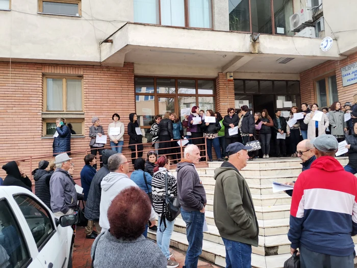 Funcționarii Casei de pensii au protestat, pensionarii n-au avut nimic împotrivă FOTO: A.M.