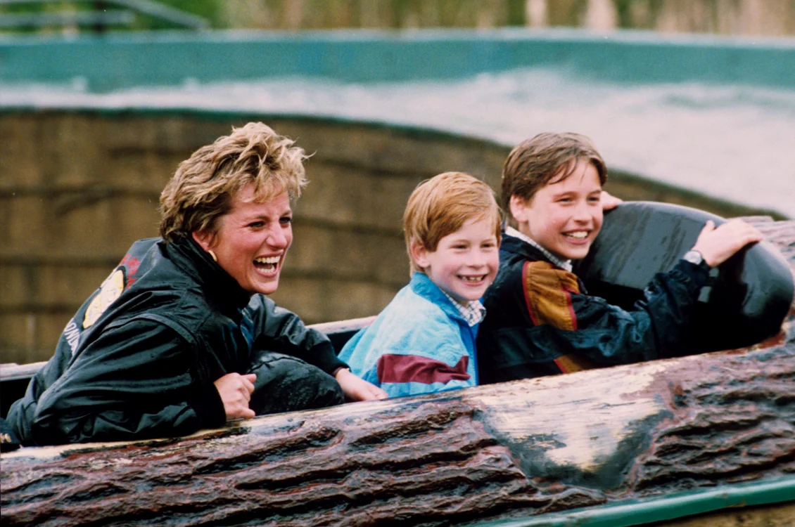 Lady Diana, Harry și William, într-o ipostază fericită de familie FOTOGRAFII Profimedia