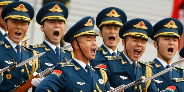 Militari participă la ceremonia de primire a preşedintelui american Donald Trump la Beijing China FOTO Guliver / Getty Images / Thomas Peter
