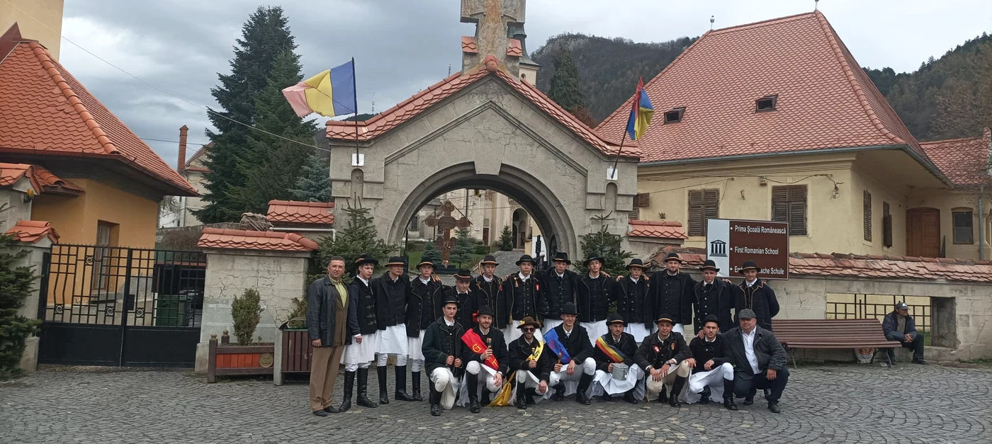 Junii Brașovului la stropit FOTO Ioan Buciumar