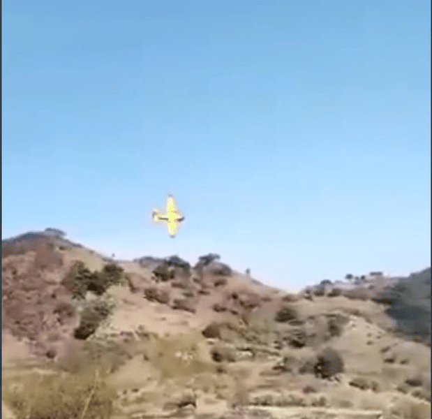 Italia: Un avion de stins incendii, cu doi piloţi la bord, s-a prăbuşit pe muntele Etna - VIDEO