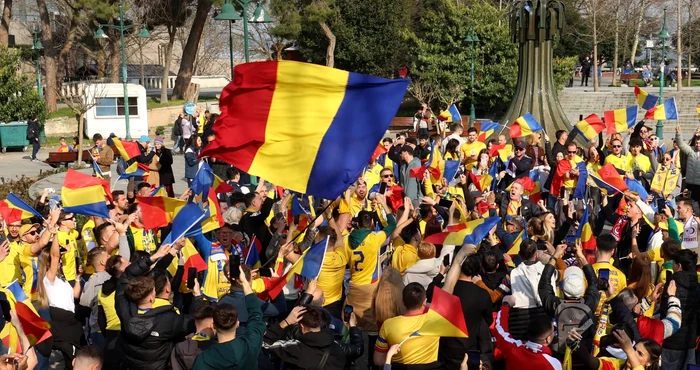 Fanii României, pe străziule din Istanbul. Foto Facebook FRF