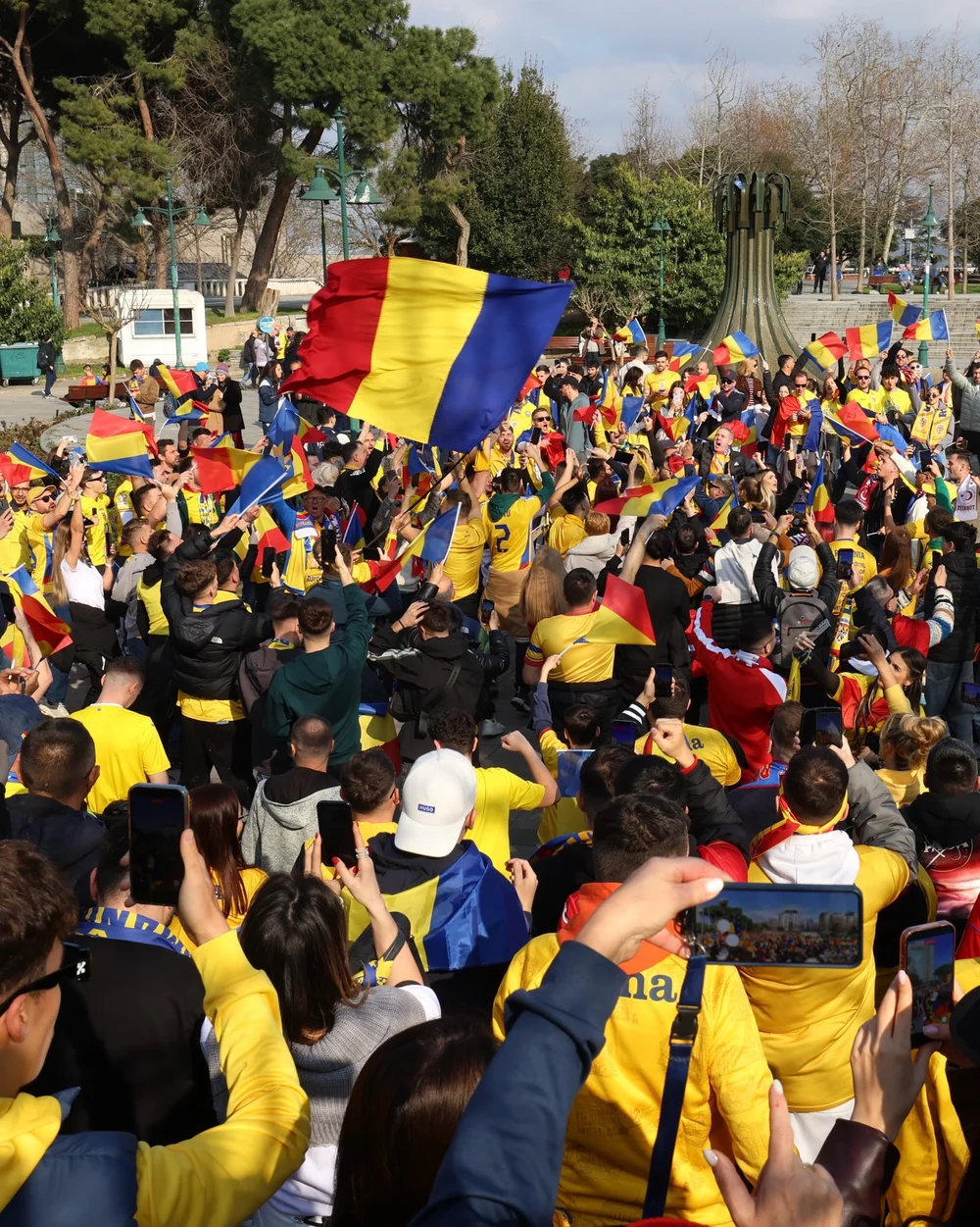 Patimile fanilor români la Istanbul. „Ne-au descălțat, ne-au scos banii din portofele”