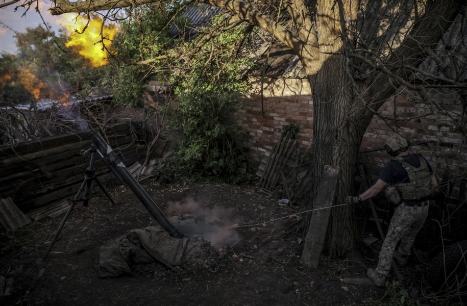 Trupele ruse cuceresc sat după sat pe frontul din est. Soldat ucrainean: „Pierdem puțin câte puțin în fiecare zi”